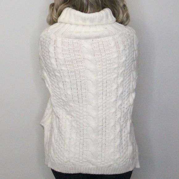 White Knit Long Sleeve Pattern Sweater - Picture 3 of 5